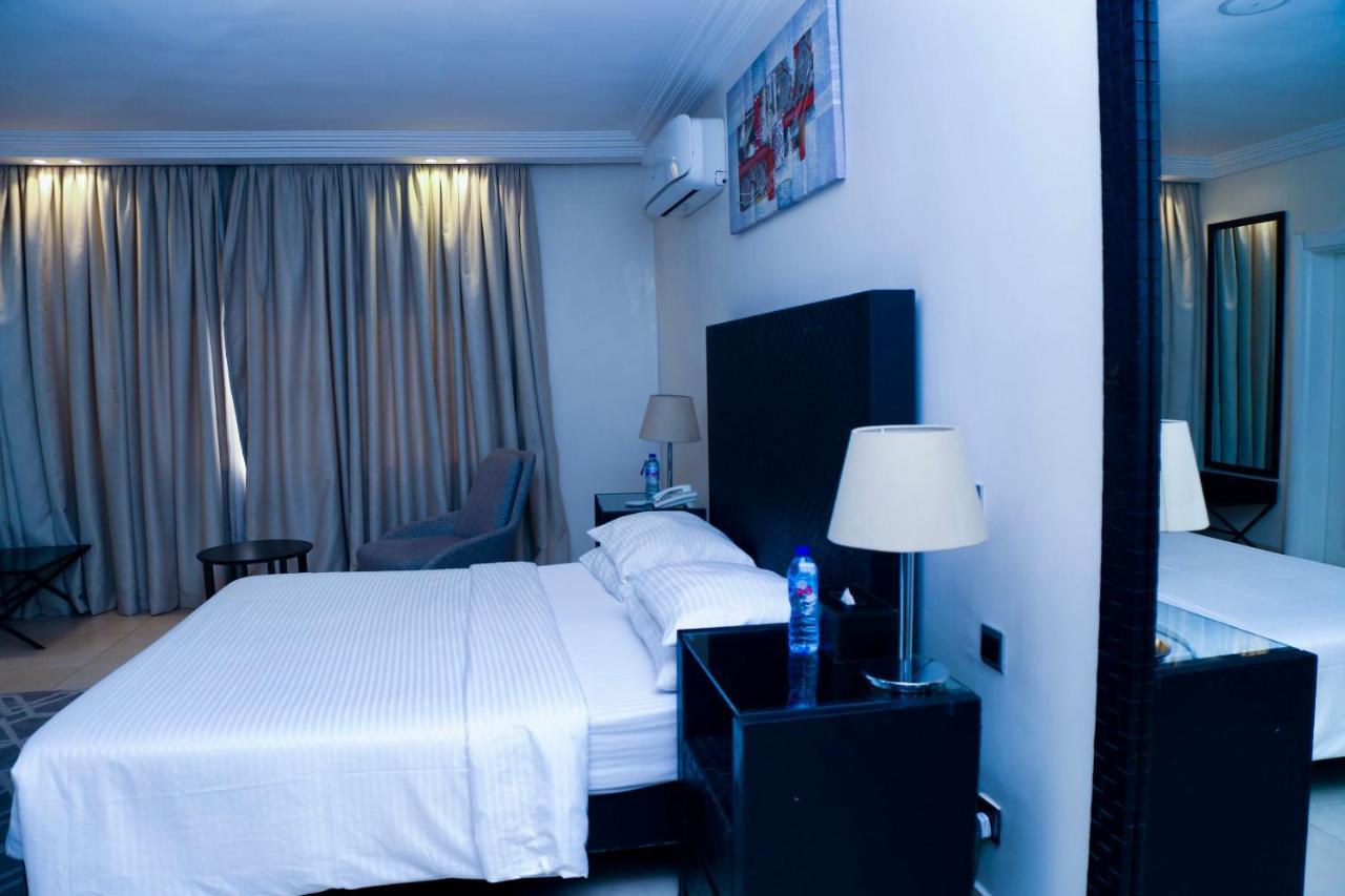 Summerset Continental Hotel Gana Mobushipe Exterior foto